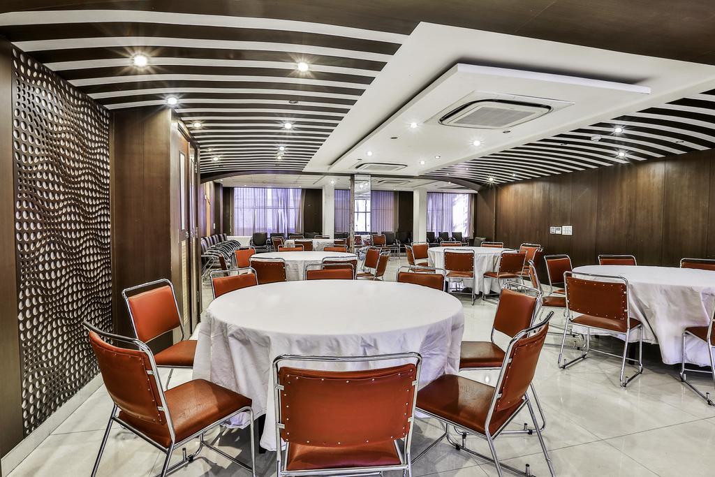 Airport Hotel Grand By Fantasia Нью-Дели Экстерьер фото